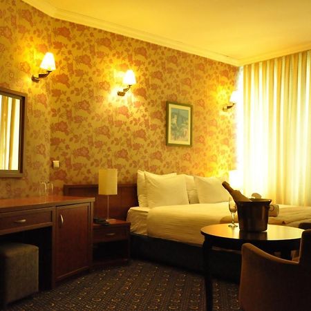 Kndf Marine Hotel Istanbul Bagian luar foto