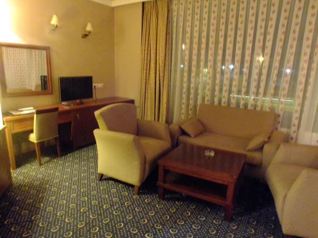 Kndf Marine Hotel Istanbul Bagian luar foto